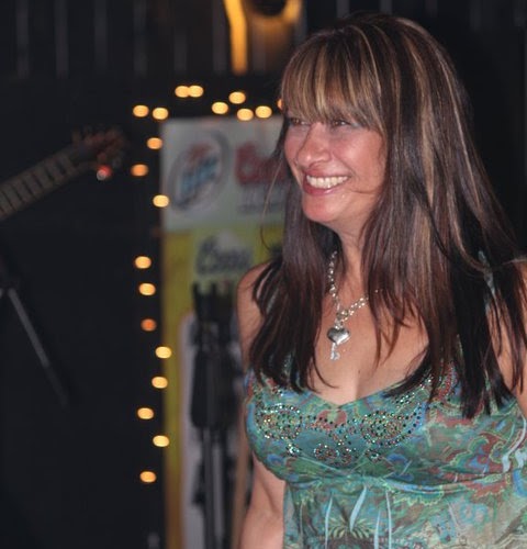 Michele Hooper Photo 33