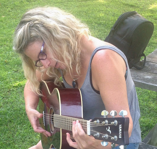 Debbie Davidson Photo 29