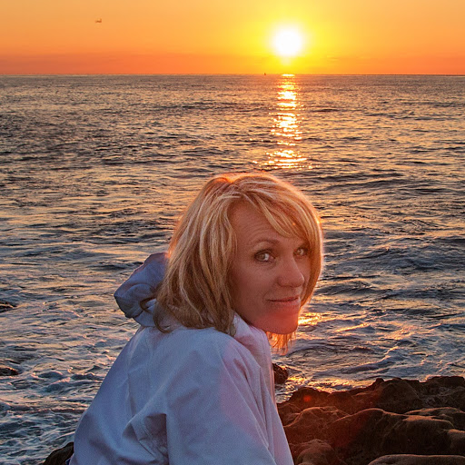 Allison Whitney Photo 32