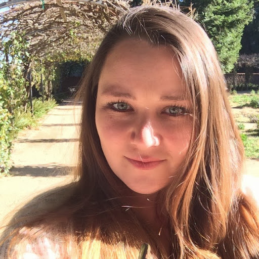 Holly Taylor Photo 21