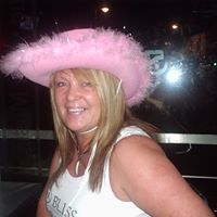 Helen Young Photo 39