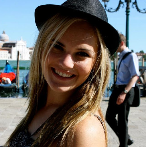 Danielle Gustafson Photo 13