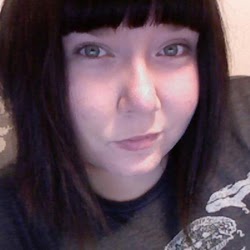 Danielle Ross Photo 39