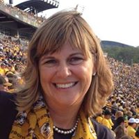 Gina Gilbert Photo 9