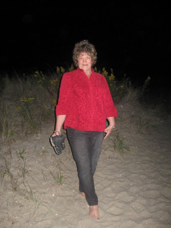 Linda Connolly Photo 33