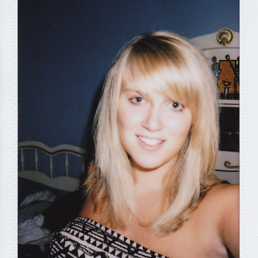 Elizabeth Russell Photo 35