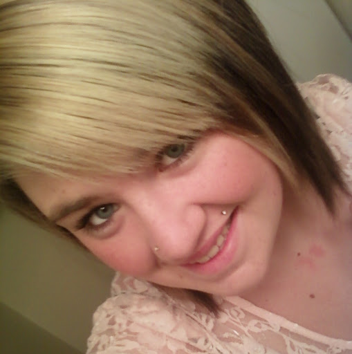 Danielle Webster Photo 33
