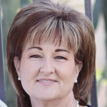 Laura Robbins Photo 13