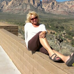 Linda Small Photo 7