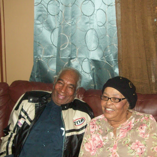 Gloria Lucas Photo 15
