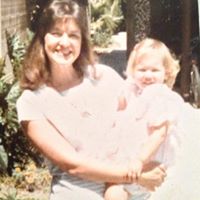 Shelley Hayes Photo 35