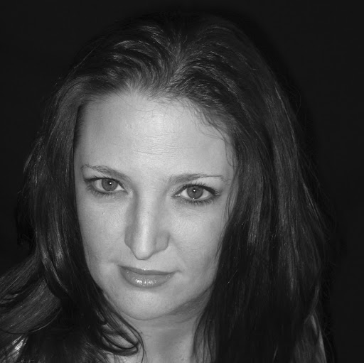 Andrea Elliott Photo 54