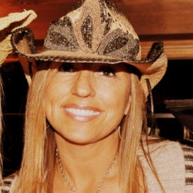Lisa Landry Photo 38