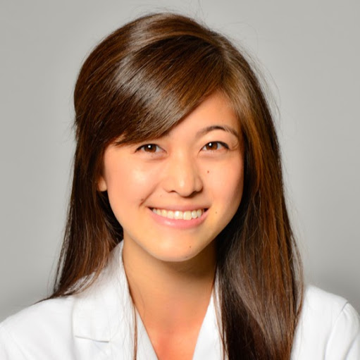 Lisa Dinh Photo 6
