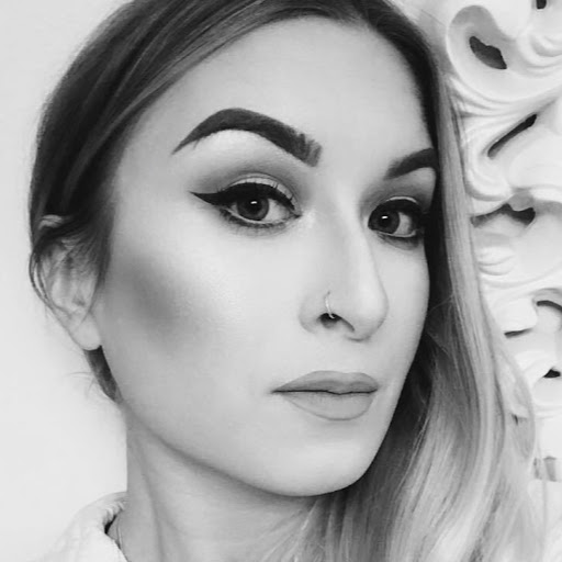 Brooke Lowe Photo 32