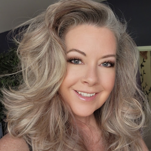 Shelley Schneider Photo 5