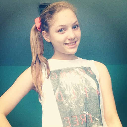 Alyssa Devlin Photo 12