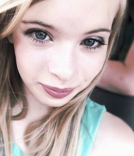 Sarah Larson Photo 30