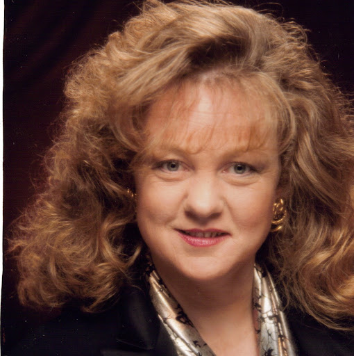 Laura Gilbert Photo 38