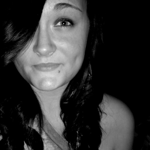 Danielle Burns Photo 24