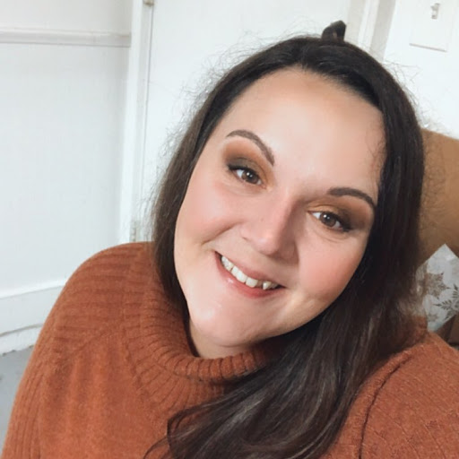 Alison Hernandez Photo 27