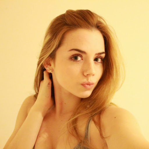 Sabrina Robinson Photo 25