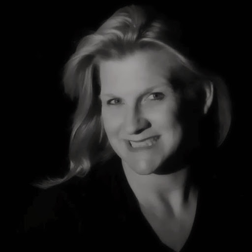 Linda Nelson Photo 17