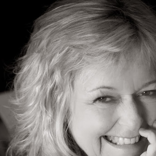 Julie Wilcox Photo 38
