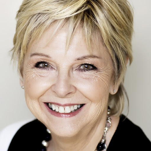 Lynda Hudson Photo 34