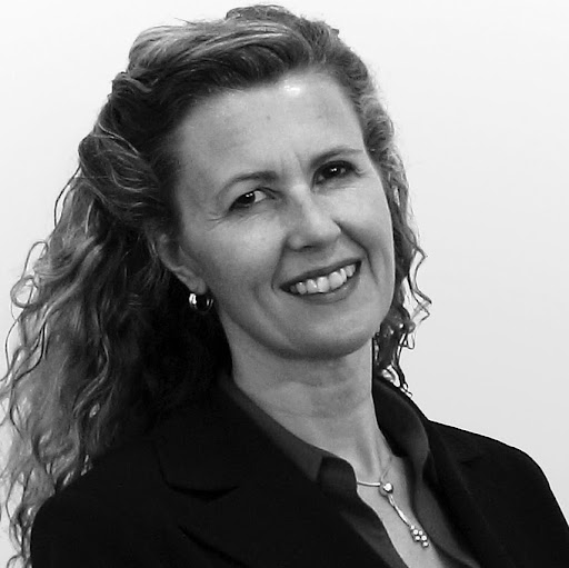 Catherine Calvert Photo 7