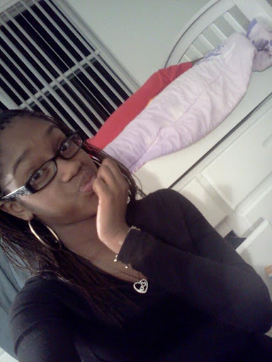 Antonia Saunders Photo 3