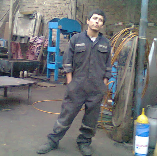 Benjamin Garcia Photo 37