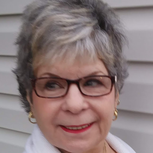Elizabeth Owens Photo 25