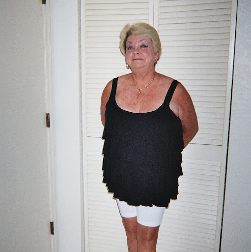 Linda Hale Photo 5