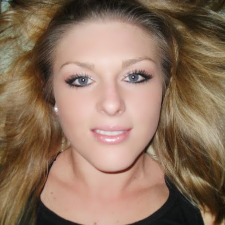 Amanda Edwards Photo 22