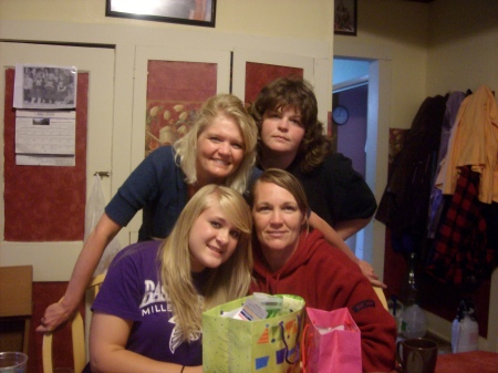 Michelle Roberts Photo 45