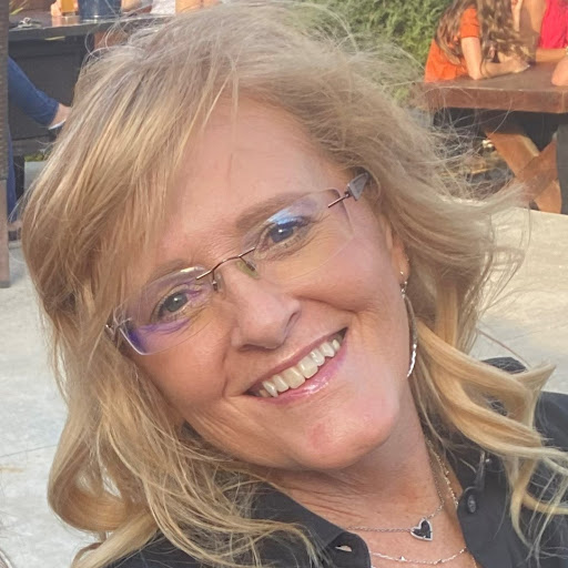 Lisa Parsons Photo 36