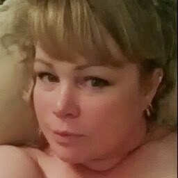 Julie James Photo 3