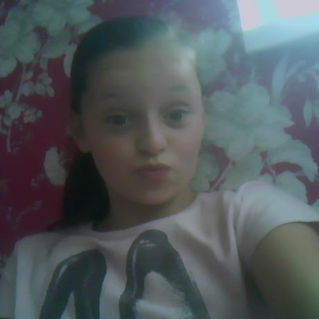 Molly Cook Photo 9