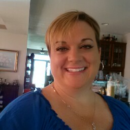 April Holt Photo 25
