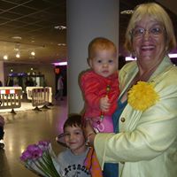 Elizabeth Eden Photo 33