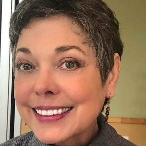 Elizabeth Hellmann Photo 2