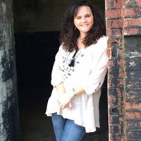 Amy Stanford Photo 9
