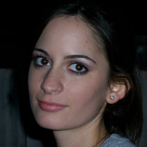 Elizabeth Harris Photo 24
