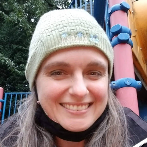 Katie Leonard Photo 38