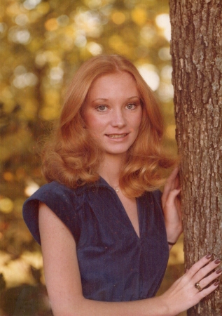 Laura Mills Photo 4