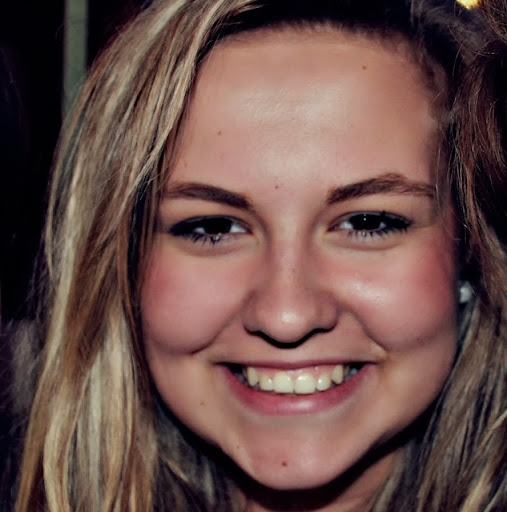 Julia Becker Photo 31