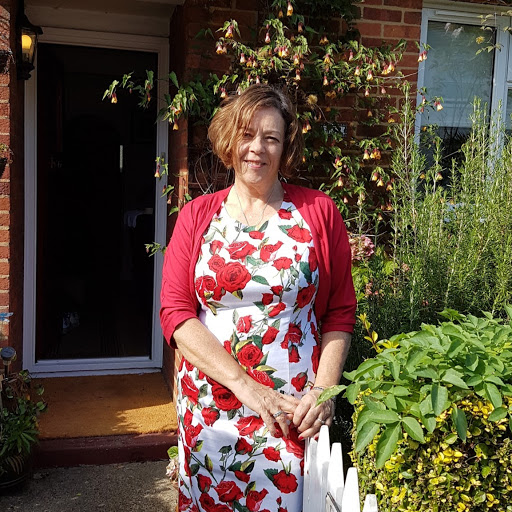 Lynda Thompson Photo 29