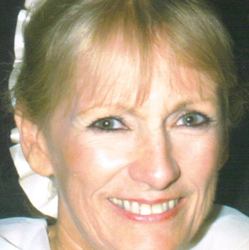 Cindy Bell Photo 16