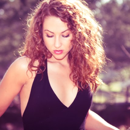 Anna Bateman Photo 12